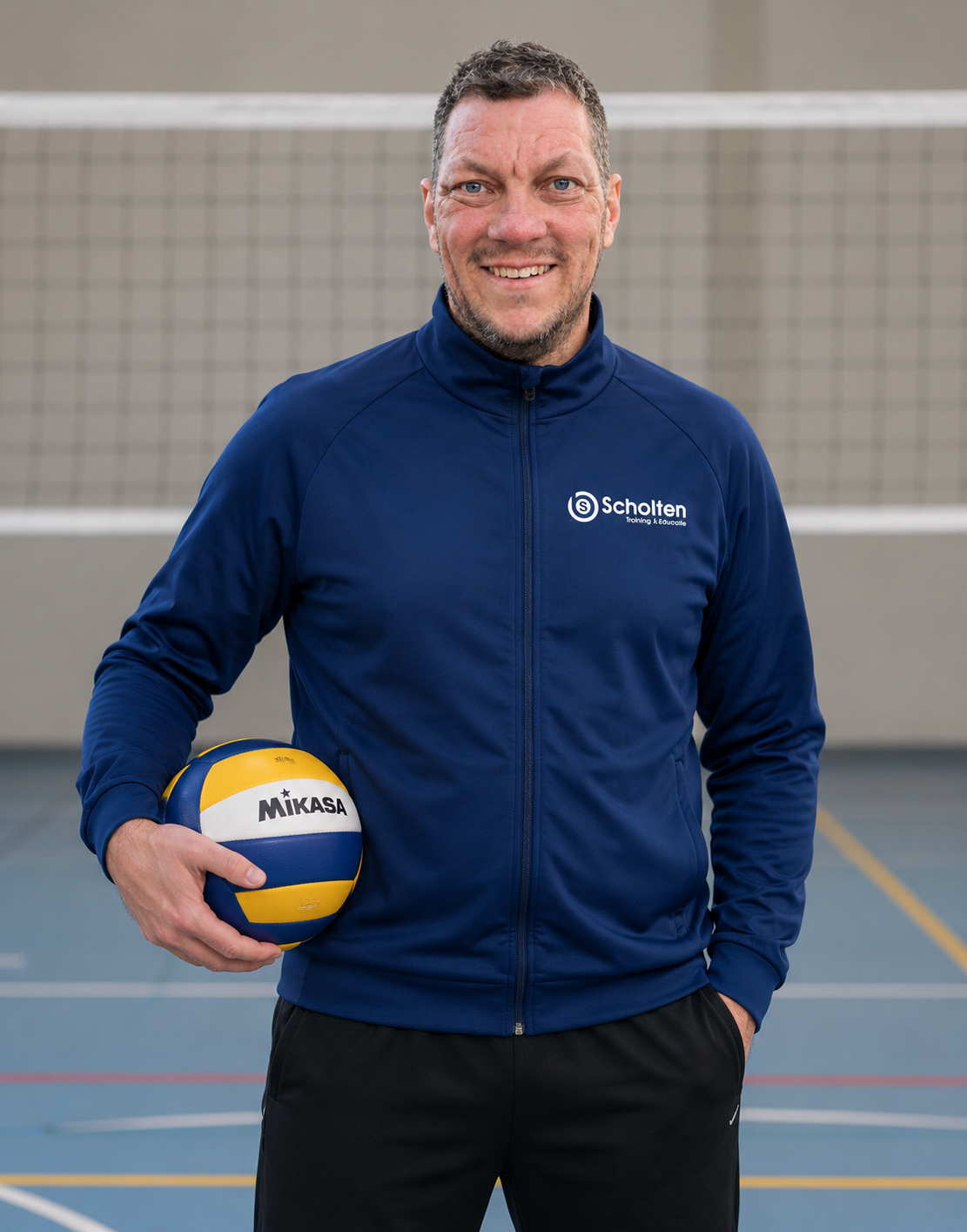 Bjorn Scholten als trainer in de sporthal